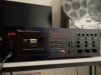 Легендарный Nakamichi ZX7.