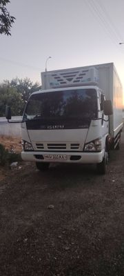 Isuzu 2013 - yil yaxshi holatda. Xolodelnik holatda
