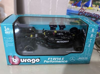 Машина Burago Lewis Hamilton F1 Mercedes-AMG