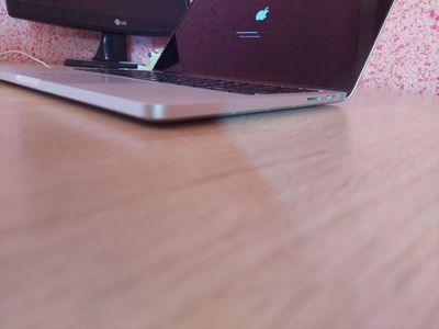 Mackbook i5 Pro.