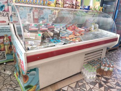 витринный холодильник. работает хорошо.