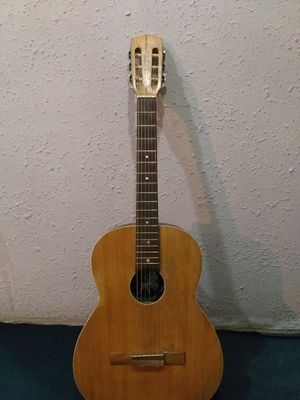 Orfeus gitara sotiladi.