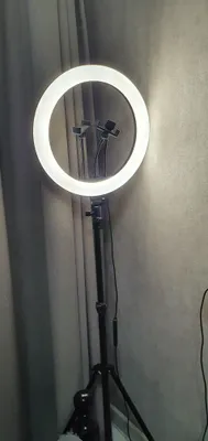 Продам Кольцевую лампу , с держателем сразу