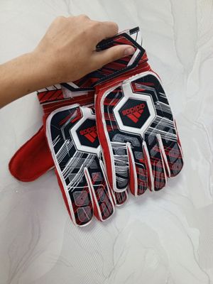 Здравствуйте продаю вратарские перчатки,, Adidas,,состояние хорошее