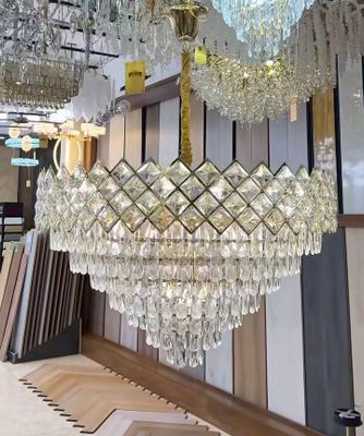 продаю новую люстру срочно диаметр 80