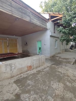 Уй сотилади Охалик махалласида, 7 соток, 8 хонаси ва подвали мавжуд.