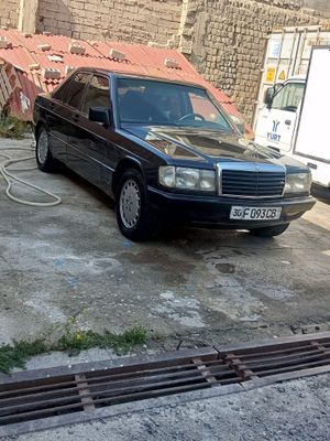 Mercedes W 201 (E 190) zudlikda sotiladi