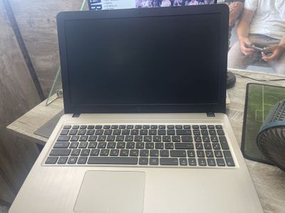 Asus noutbuk sotiladi