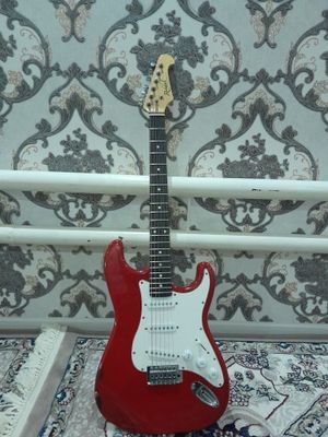 Elektro gitara sotiladi