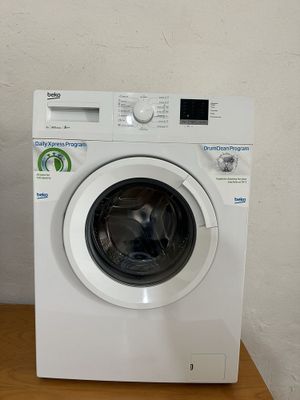 Автомат стиральная машинка BEKO 5 кг цвет белый новая! Гаран есть.