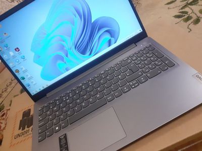 Lenovo notebook holati yangi