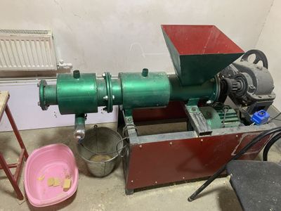 Sovun ishlab chqaradigan aparat kunga 2500 ta sovun chqarad