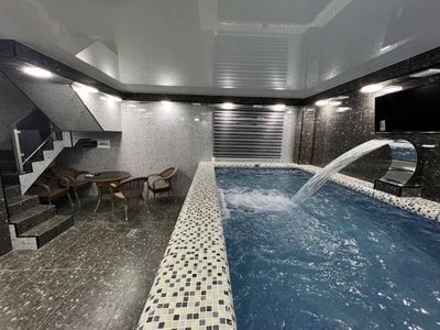 Срочно сдается новостройка паркентский 2-комн сауна бассейн 137м2 уко