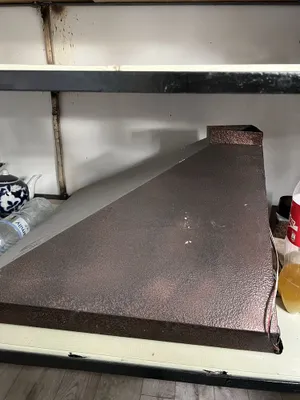 Вытяжка в хорошем состоянии рабочая