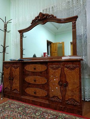 Камод ва 2та тумба сотилади. Холати яхши.