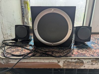 Sambufer microlab zo'r holatda ishlashi zo'r bass