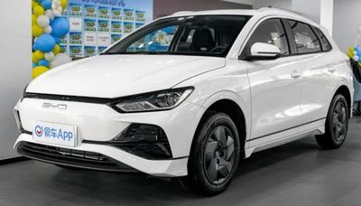 Элктро мобиль BYD e2 2023 года выпуска