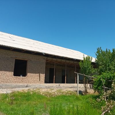 Hovli sotiladi srochni 16 sotix