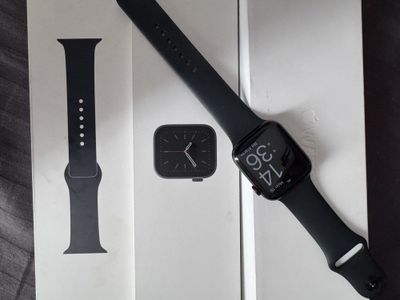 apple watch series 6 44 samsung galaxy watch 5 pro