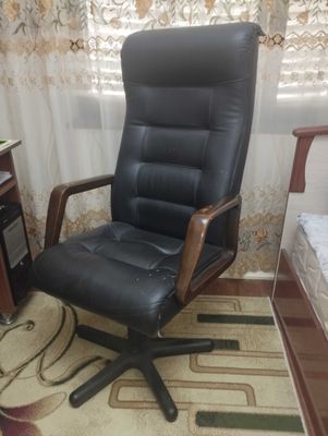 Продам кожаное кресло
