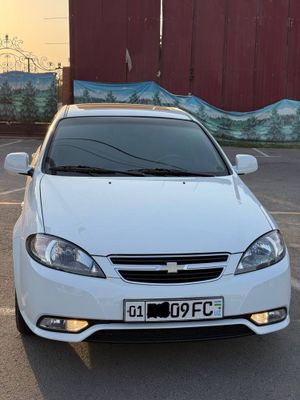 Chevrolet Gentra 3-Позиция Сотилади