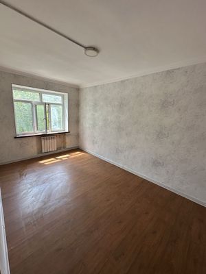 1 xonali kvartira sotiladi srochna