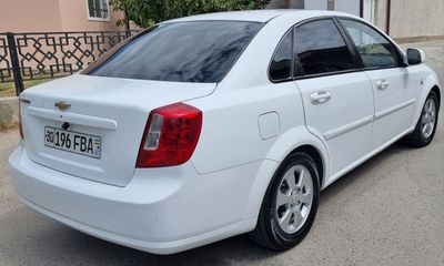 Chevrolet GENTRA 3 pozitsiya polniy navarot sotiladi