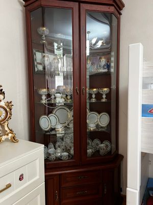 Стол 12 та стулиям бор