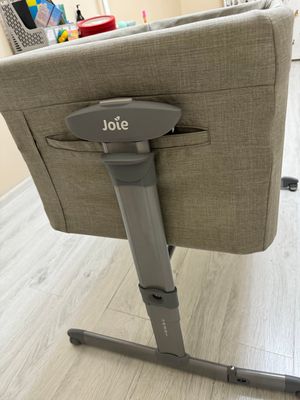 Продам приставную кроватку Joie