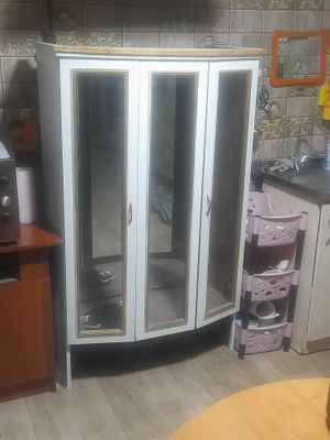 Стенка сотилади срочно