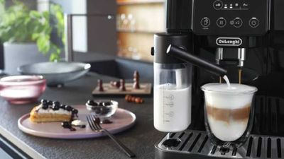 Кофемашина DeLonghi ECAM220.60.B Magnifica Start