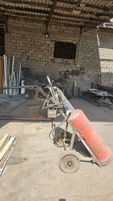 Газовый резак в комплекте.