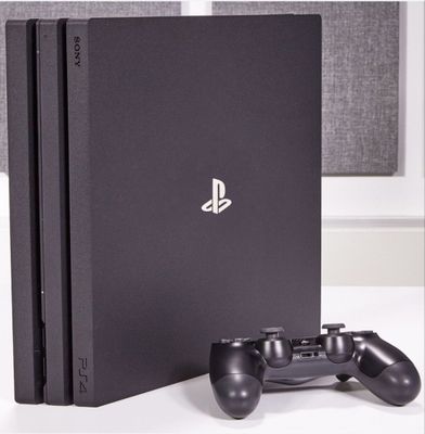 Ps4pro 4k 1Tb karobka bor ishlashiga javob 1oy kafolat oʻyinlari bor