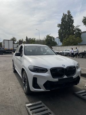 BMW I X 3 M Paket restayling. 56000$ v naliche