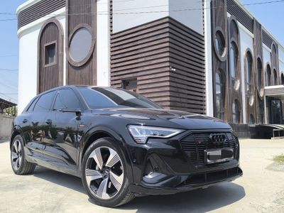 Audi e-tron S line Q8