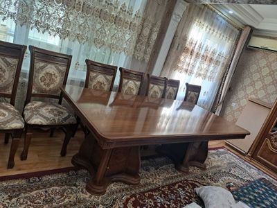 Продаётся стол и стулья