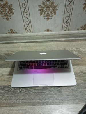 MacBook Pro mid 12 core i5 4/256gb