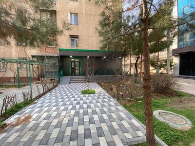 (Добрый) Ойбек, 100 м², 1 этаж из 4, 2 линия