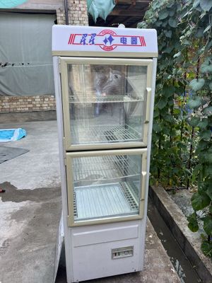 Stoyka xolodilnik. Стойка холодильник