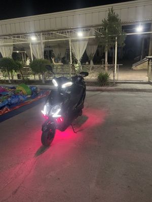 Skutir Binzinli sotiladi xolati yaxshi Oben bor Electro Bayika