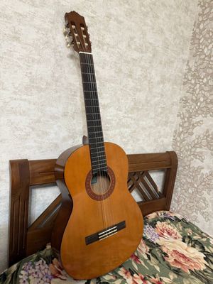 Продаю гитару Yamaha C40