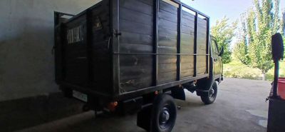 Uaz 3303 srochni sotiladi
