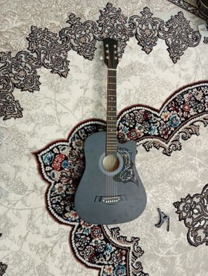 Gitara akustika .