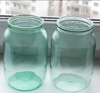 Продаются стеклянные банки литровые.
