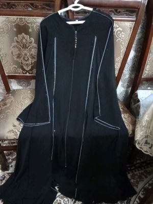 Hijoblila uchun Abaya kiyilgan