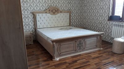 Двуспальная кровать