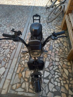 Skuter chontak bodel