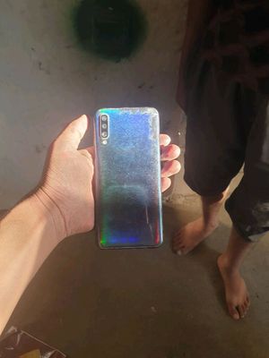 galaxy a 50 sotiladi narxi 900 kami bor qogani tel