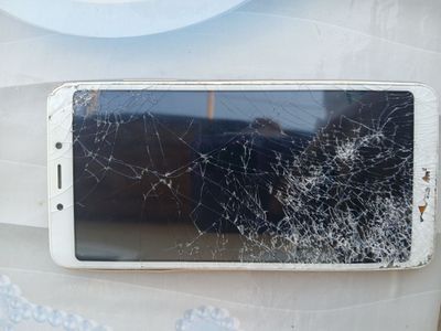 redmi 6 32gb juda yaxshi ekrani singan tuzatsa yax