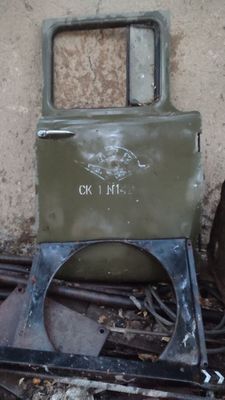 Zil 130 oʻng taraf eshik, bak 200 tali,radiator defuzoʻri,kamaz bak